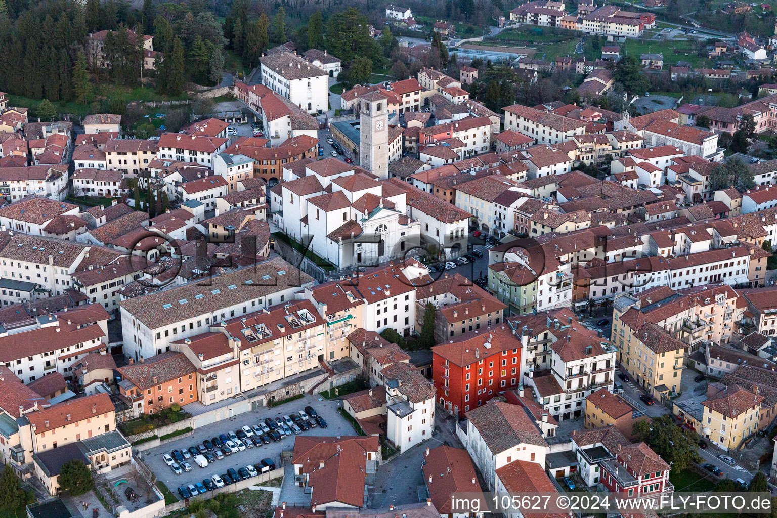 Vue d'oiseau de San Daniele del Friuli dans le département Udine, Italie