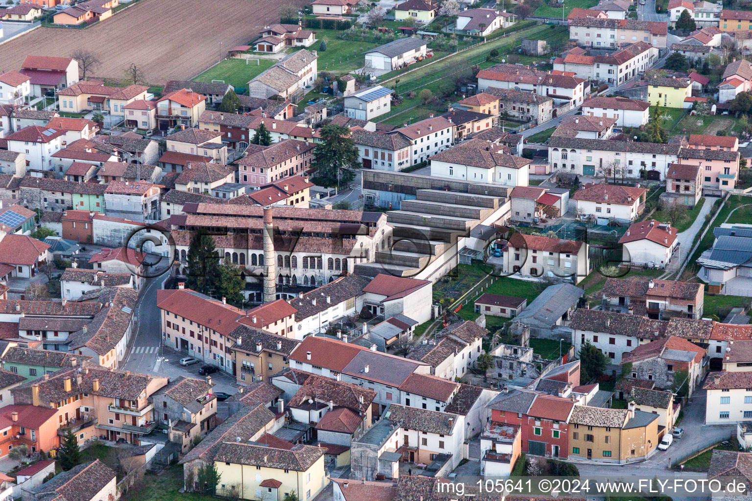 Vue d'oiseau de Carpacco dans le département Frioul-Vénétie Julienne, Italie