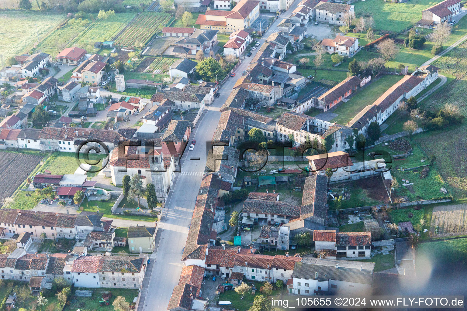 Vue oblique de San Paolo dans le département Frioul-Vénétie Julienne, Italie