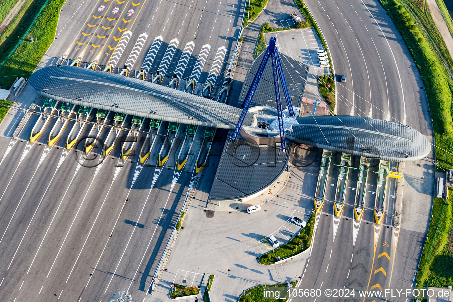 Photographie aérienne de Station de péage et poste de péage de l'A4 (Punto Blu) à Ronchis dans le département Udine, Italie