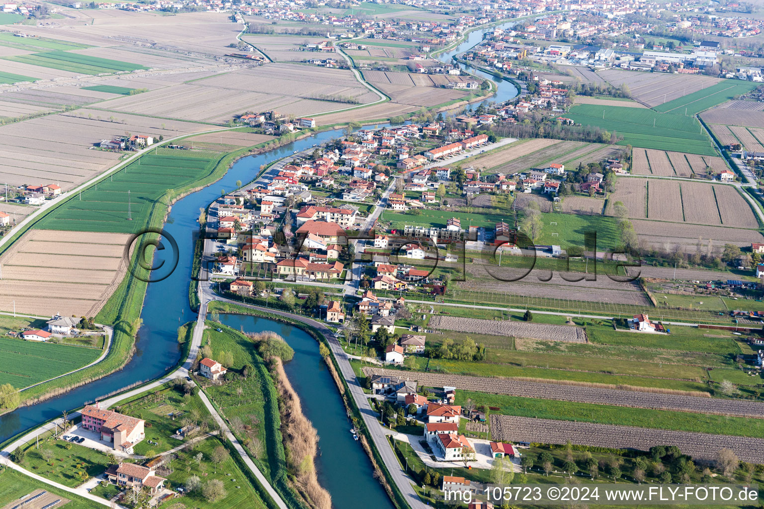 Vue oblique de Cavanella dans le département Vénétie, Italie