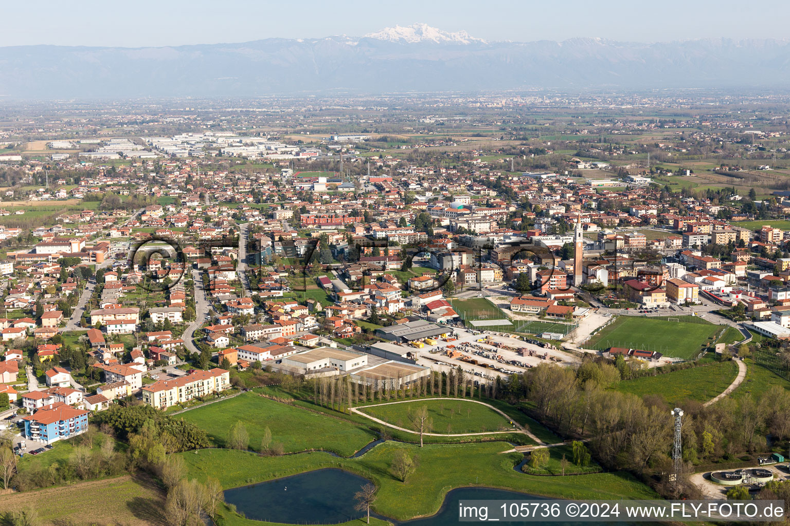 Vue oblique de Colle dans le département Frioul-Vénétie Julienne, Italie