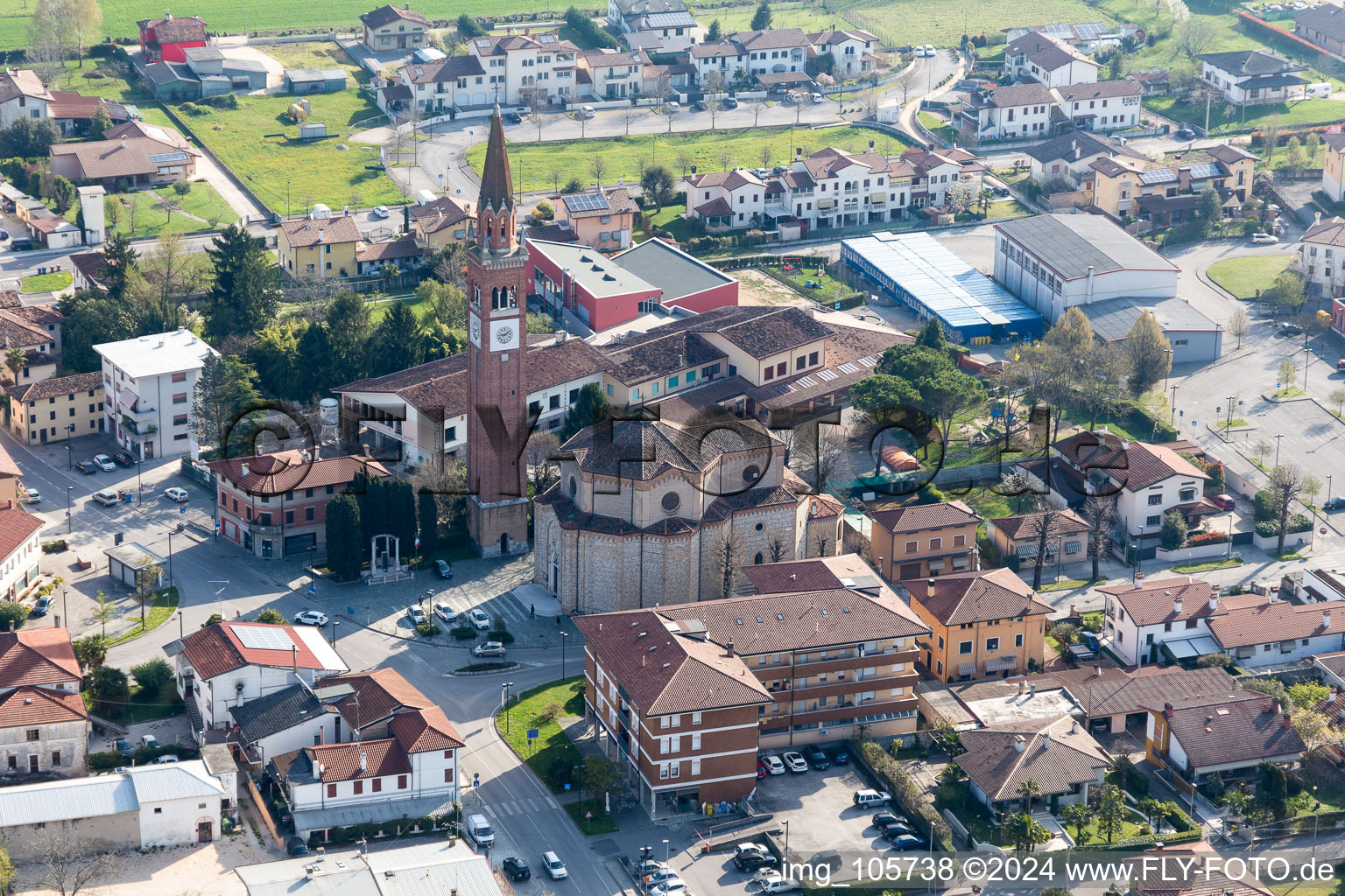 Vue aérienne de Fiume Veneto dans le département Pordenone, Italie