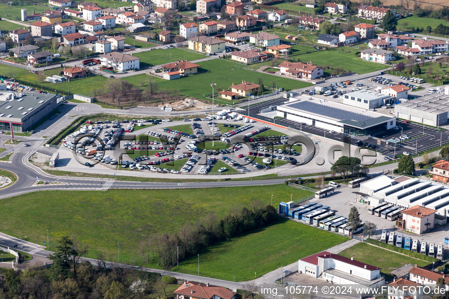 Vue oblique de Fattoria Martina dans le département Frioul-Vénétie Julienne, Italie