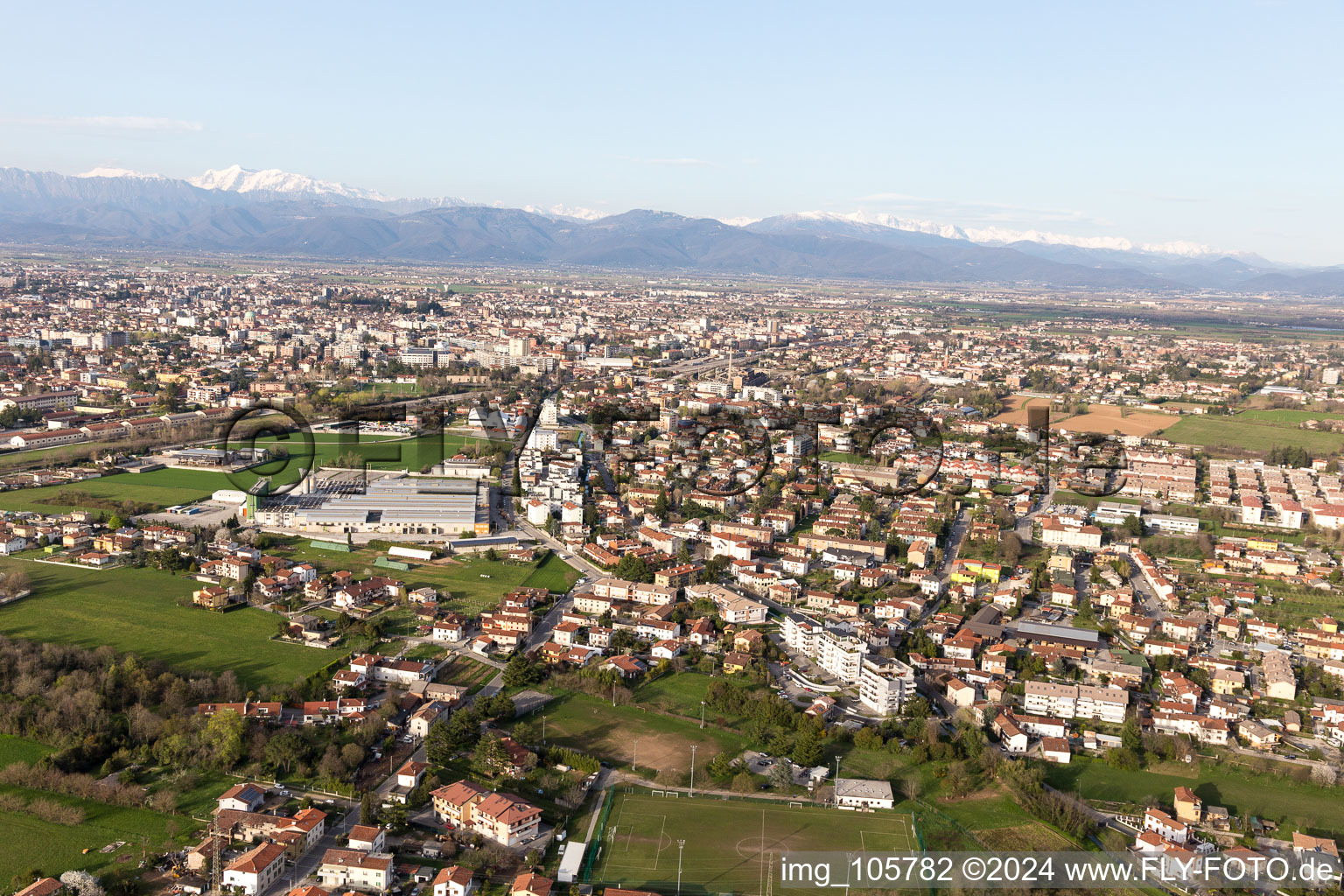 Vue aérienne de Basaldella dans le département Frioul-Vénétie Julienne, Italie