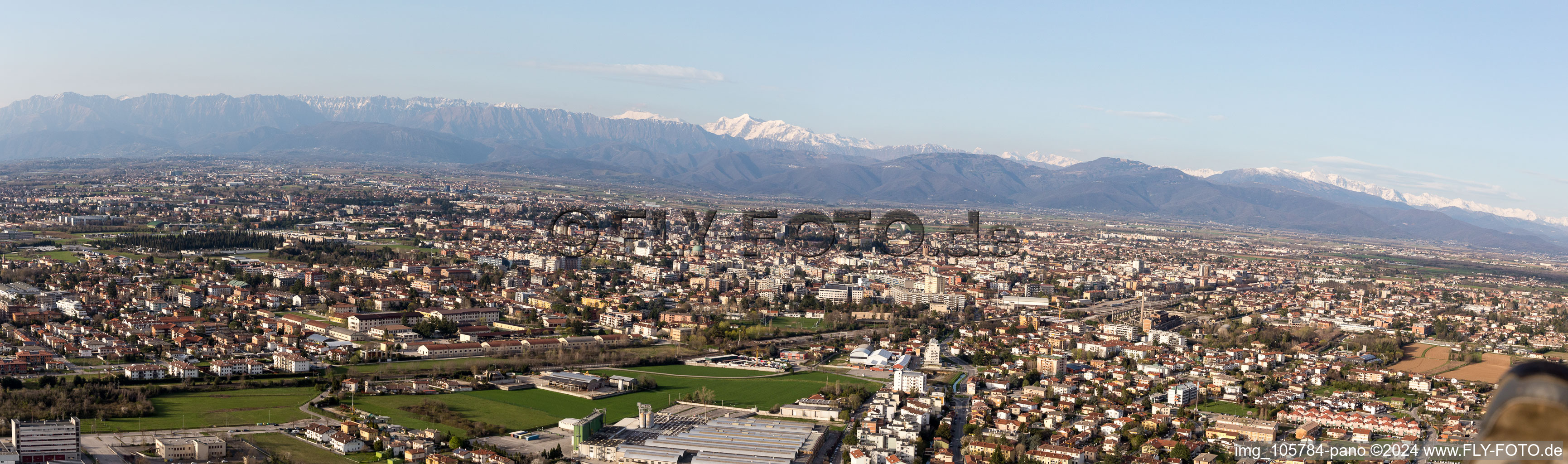 Vue aérienne de Panorama à Basaldella dans le département Frioul-Vénétie Julienne, Italie