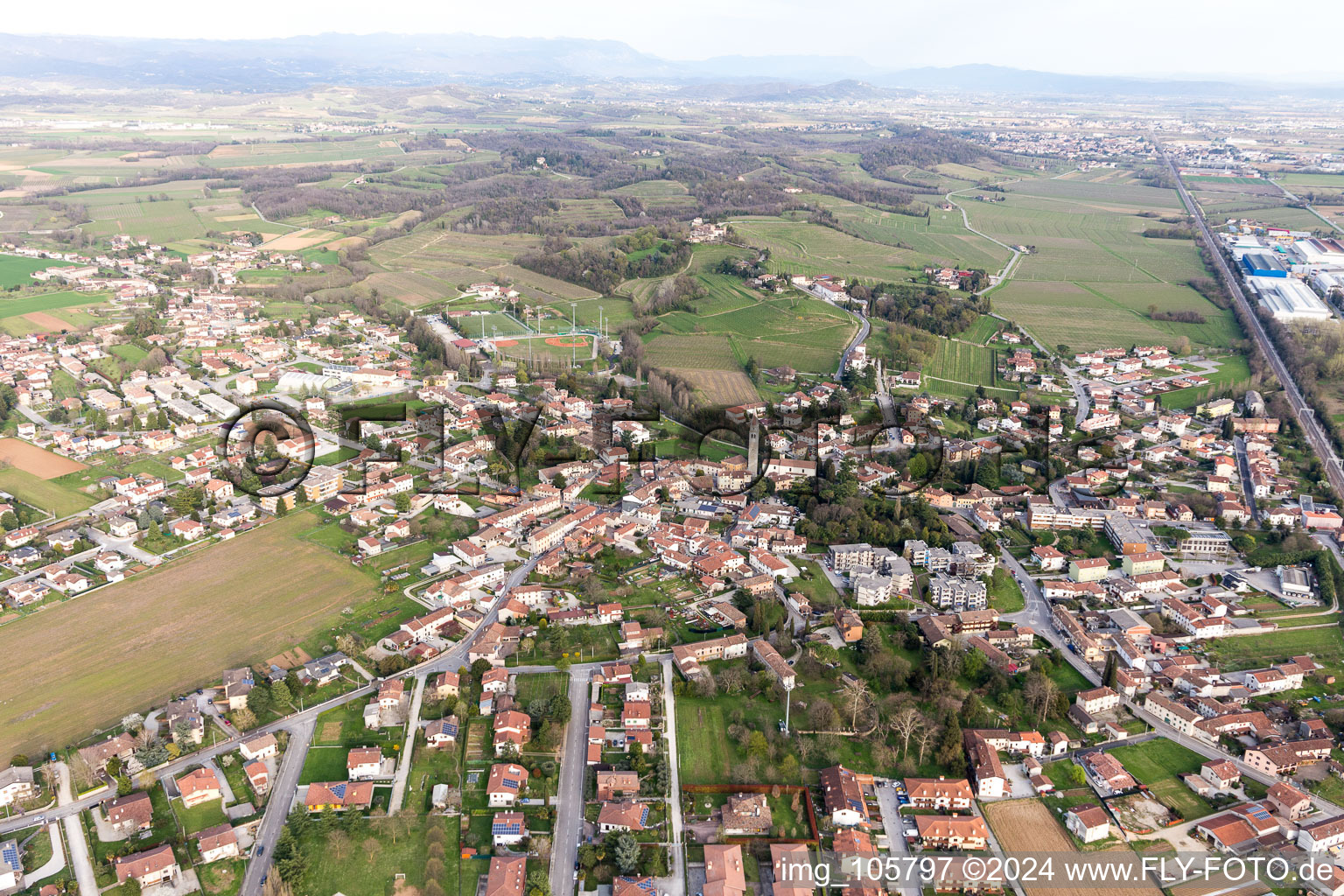 Vue aérienne de Vicinale dans le département Frioul-Vénétie Julienne, Italie