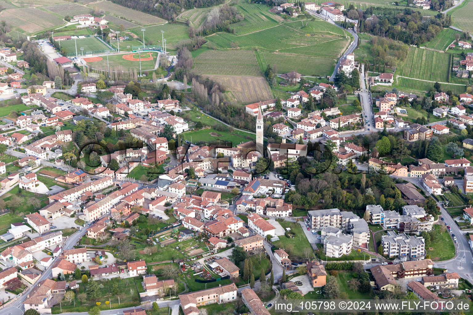 Vue aérienne de Vicinale dans le département Frioul-Vénétie Julienne, Italie