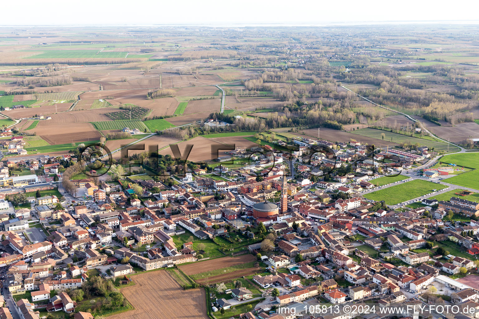 Vue aérienne de Monte Santo-Stradalta dans le département Frioul-Vénétie Julienne, Italie