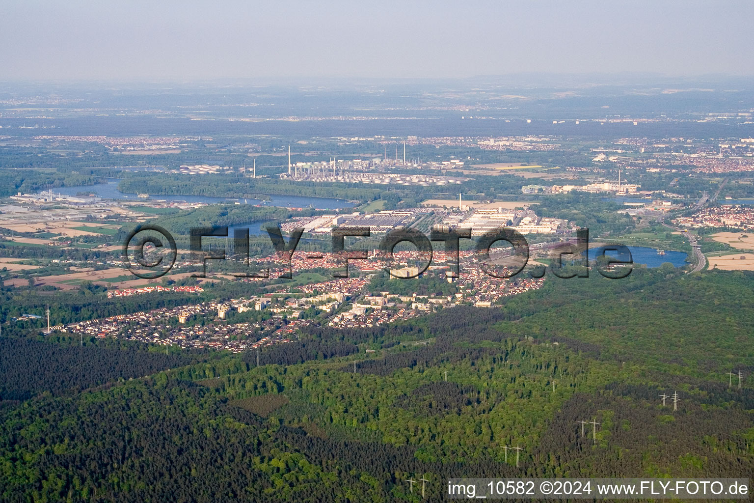 Vue aérienne de Du sud-ouest à le quartier Büchelberg in Wörth am Rhein dans le département Rhénanie-Palatinat, Allemagne