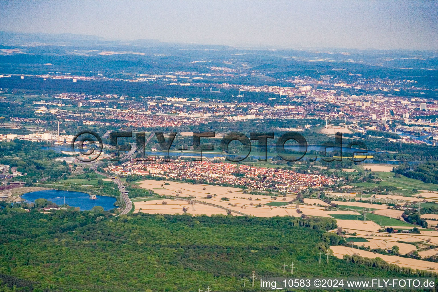 Vue d'oiseau de Quartier Maximiliansau in Wörth am Rhein dans le département Rhénanie-Palatinat, Allemagne