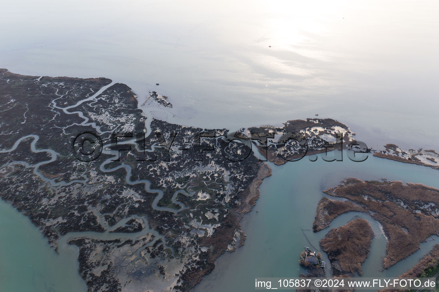 Vue aérienne de Marano Lagunare dans le département Udine, Italie