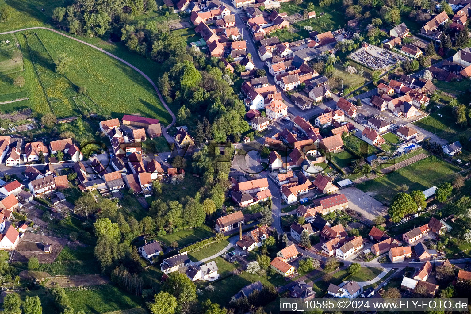 Vue aérienne de Scheibenhardt à Scheibenhard dans le département Bas Rhin, France