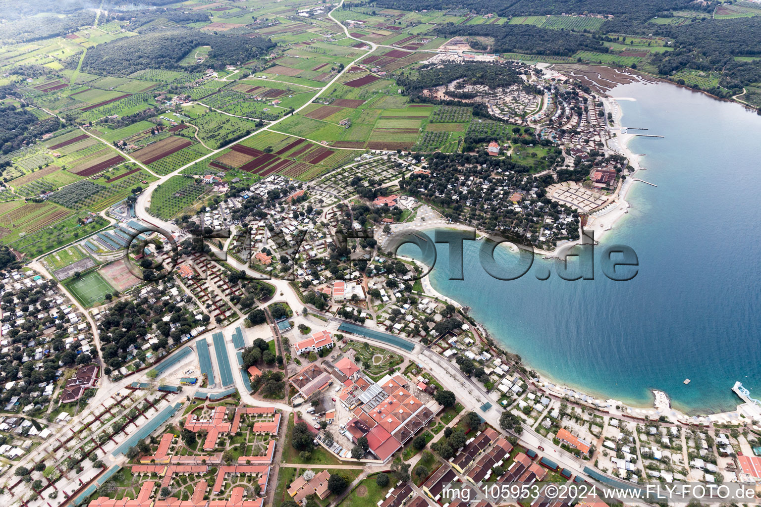 Vrsar dans le département Gespanschaft Istrien, Croatie du point de vue du drone