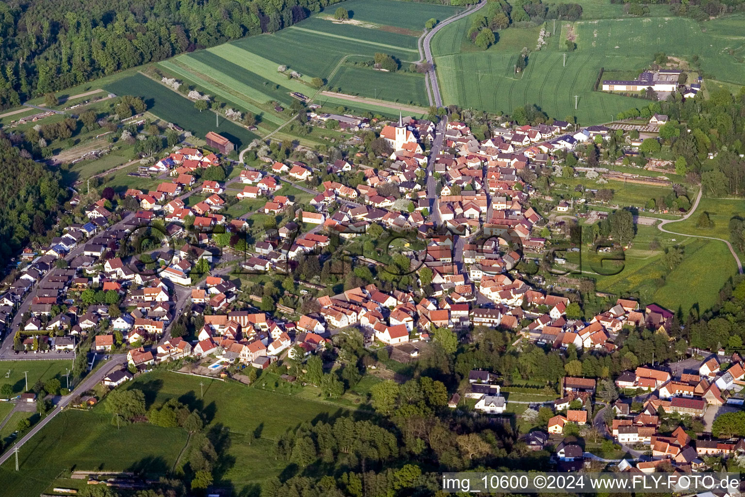 Vue d'oiseau de Scheibenhard dans le département Bas Rhin, France