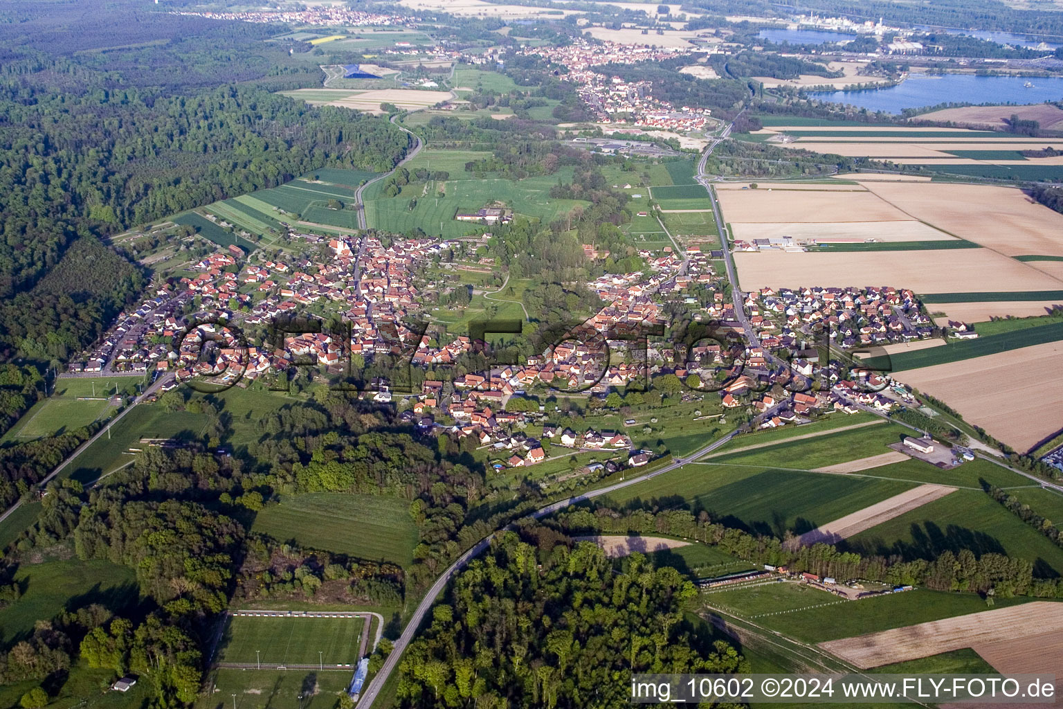 Enregistrement par drone de Scheibenhard dans le département Bas Rhin, France