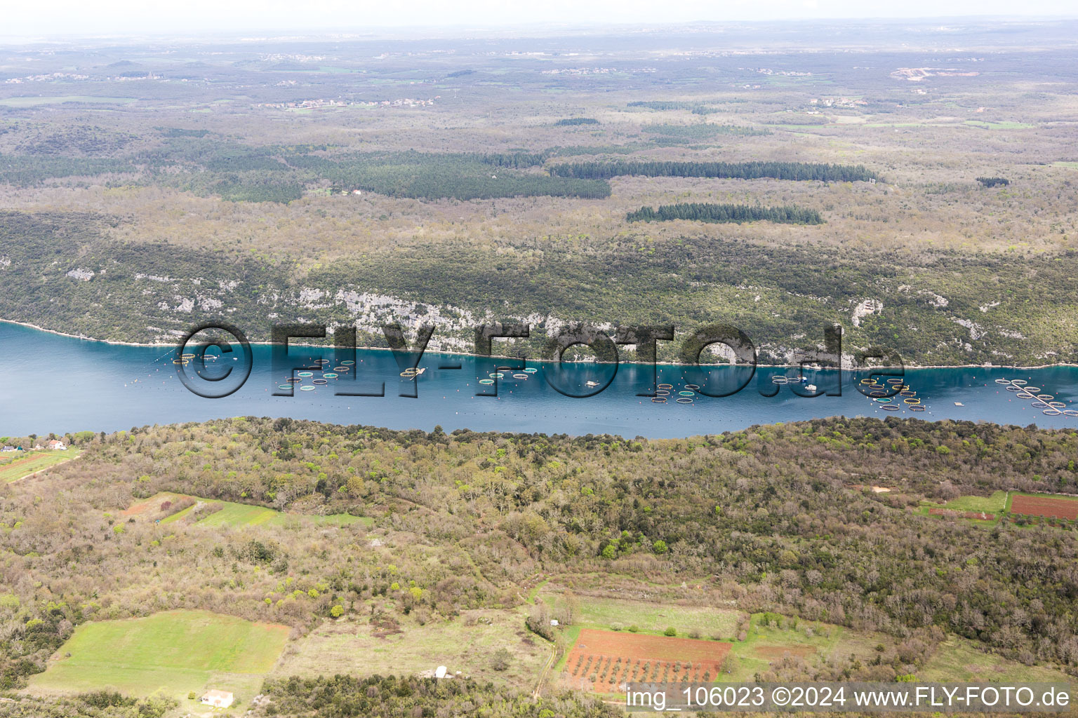 Vue aérienne de Matosovici dans le département Gespanschaft Istrien, Croatie