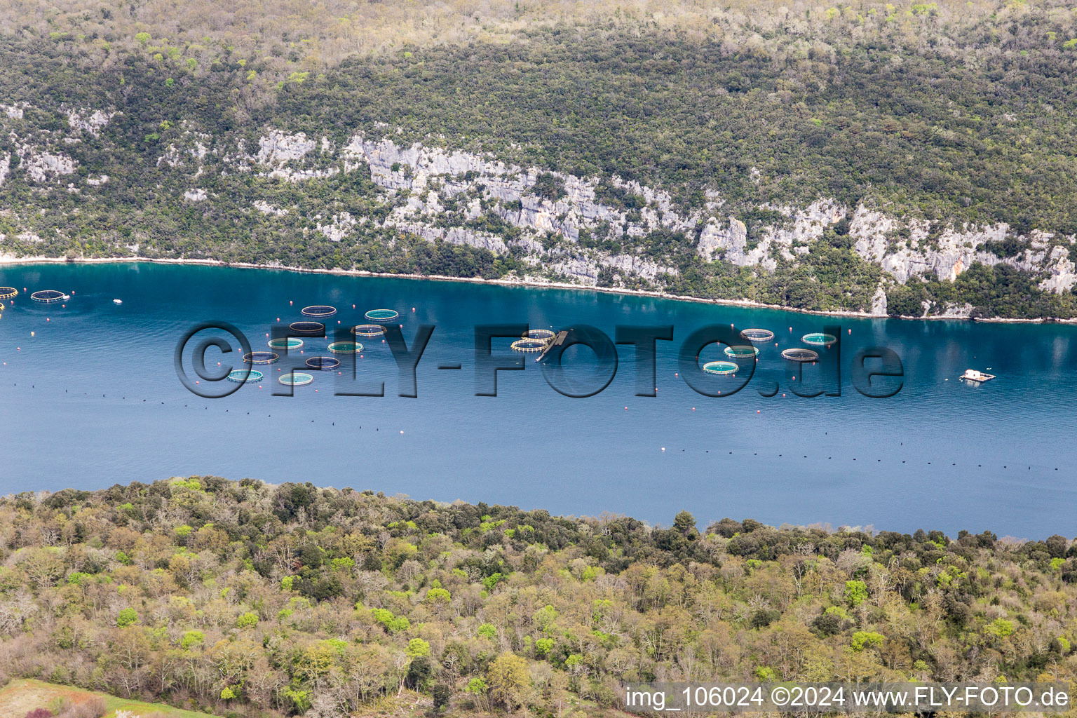 Vue aérienne de Matosovici dans le département Gespanschaft Istrien, Croatie