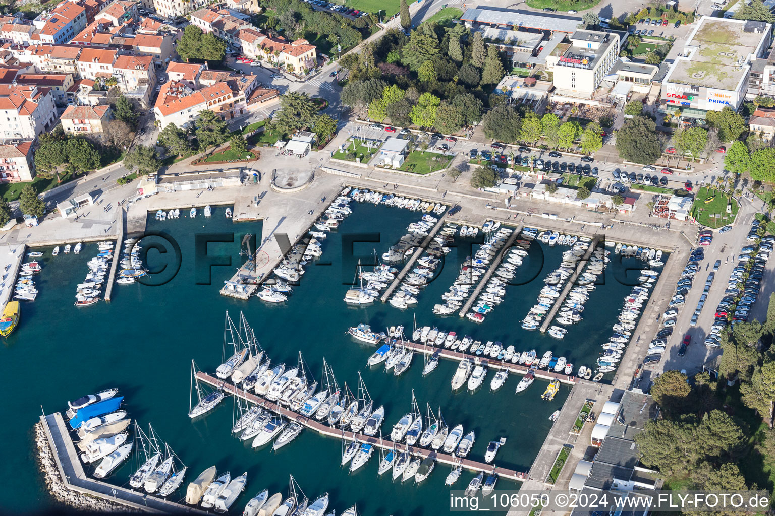 Vue aérienne de Poreč dans le département Gespanschaft Istrien, Croatie