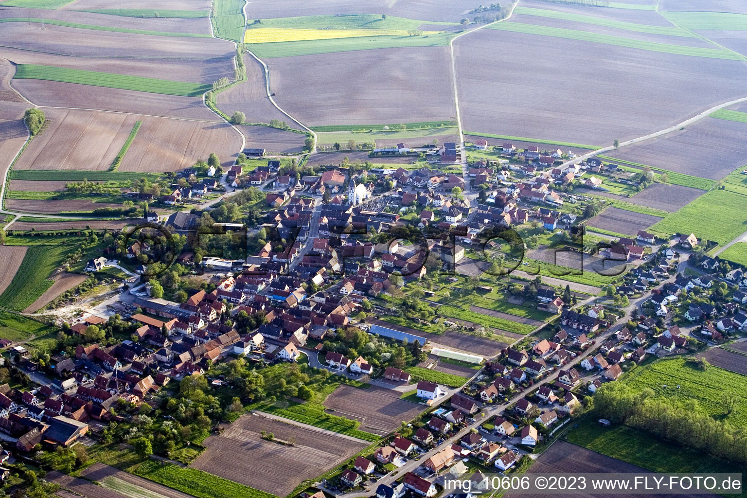 Niederlauterbach dans le département Bas Rhin, France d'un drone