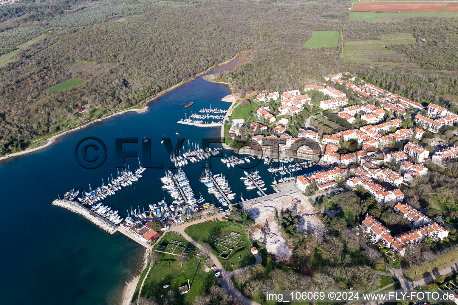 Vue aérienne de Quartier Červar-Porat in Poreč dans le département Gespanschaft Istrien, Croatie