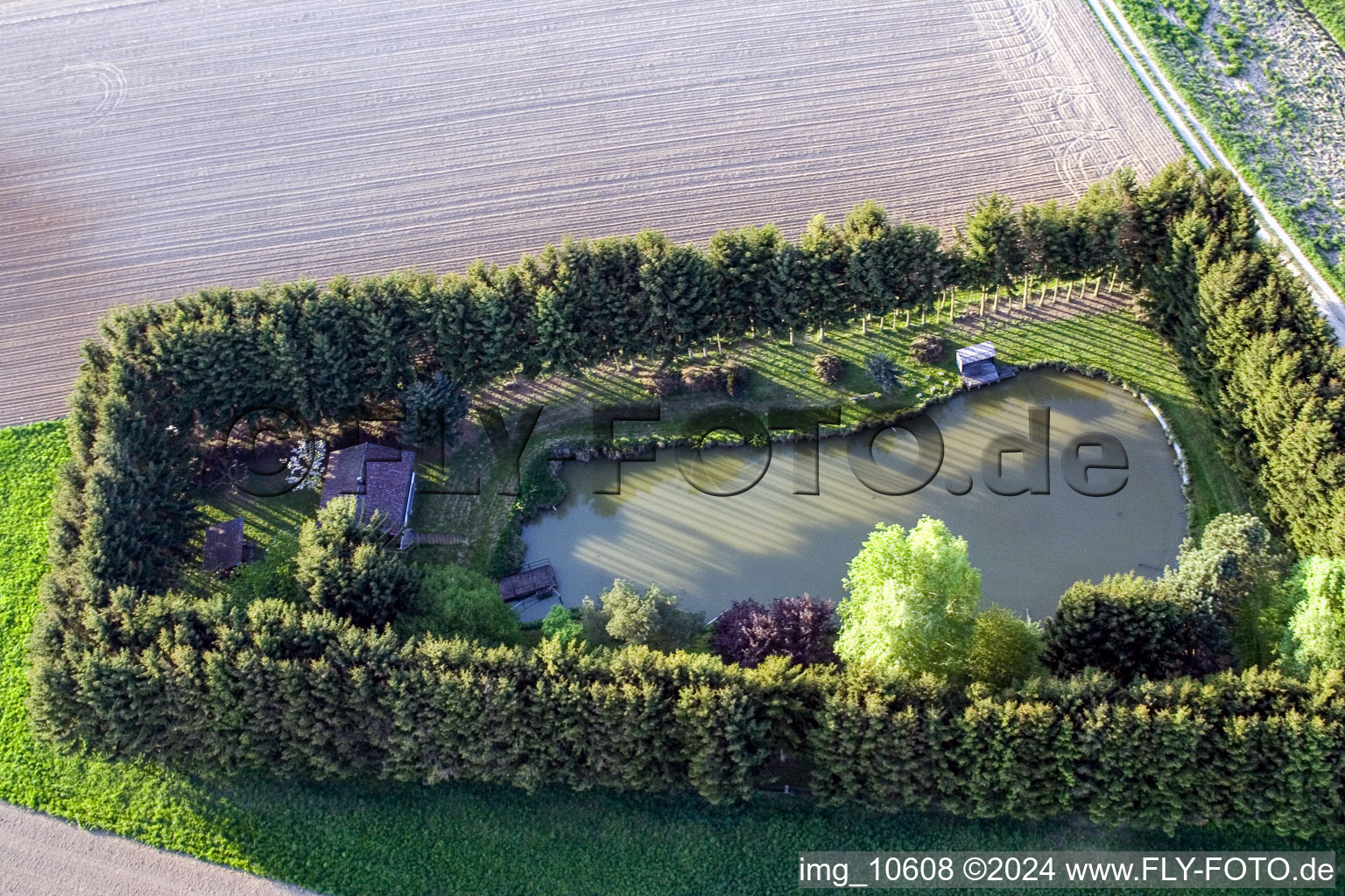 Vue aérienne de Niederseebach à Seebach dans le département Bas Rhin, France