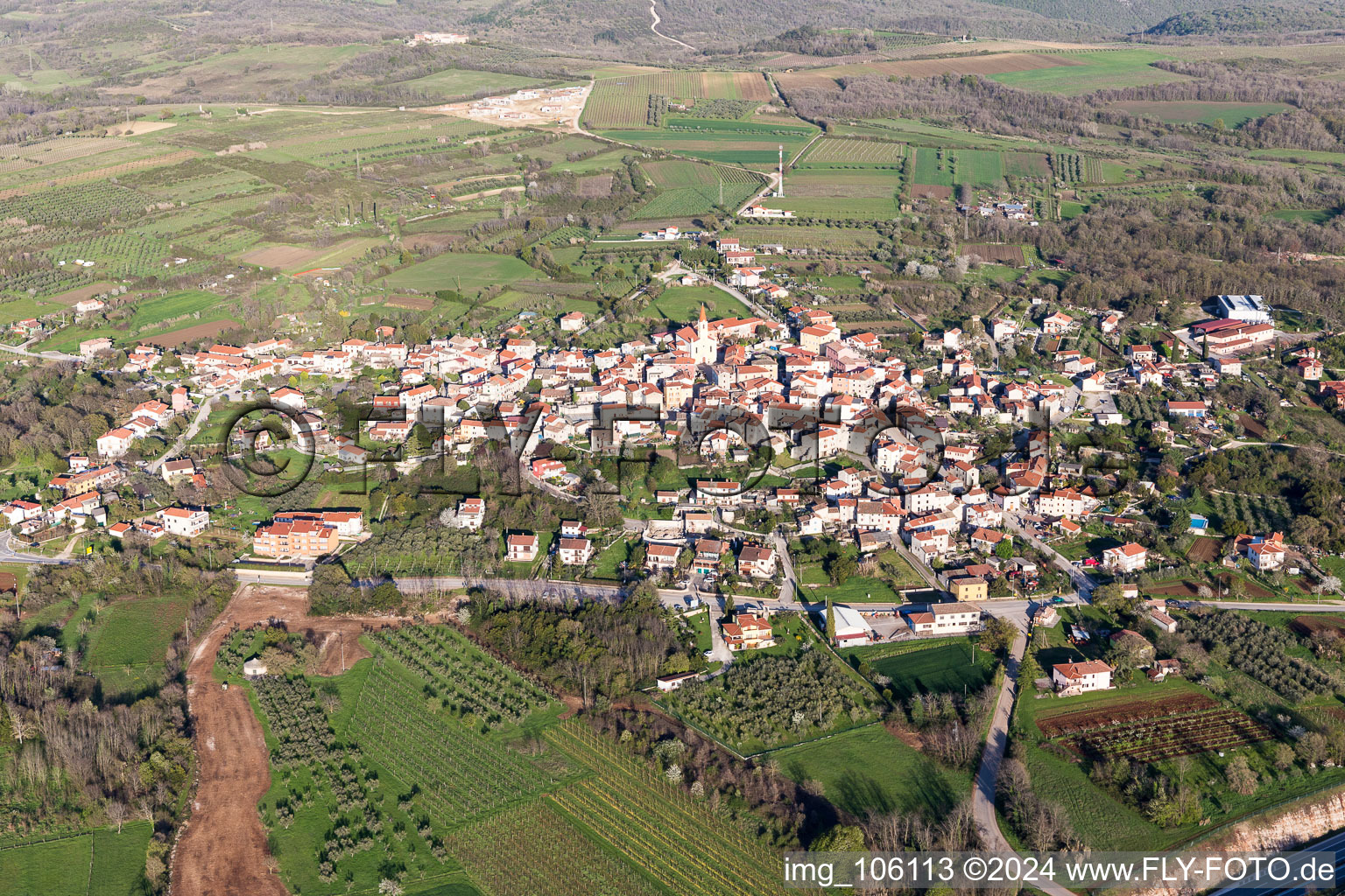 Vue aérienne de Buroli dans le département Gespanschaft Istrien, Croatie