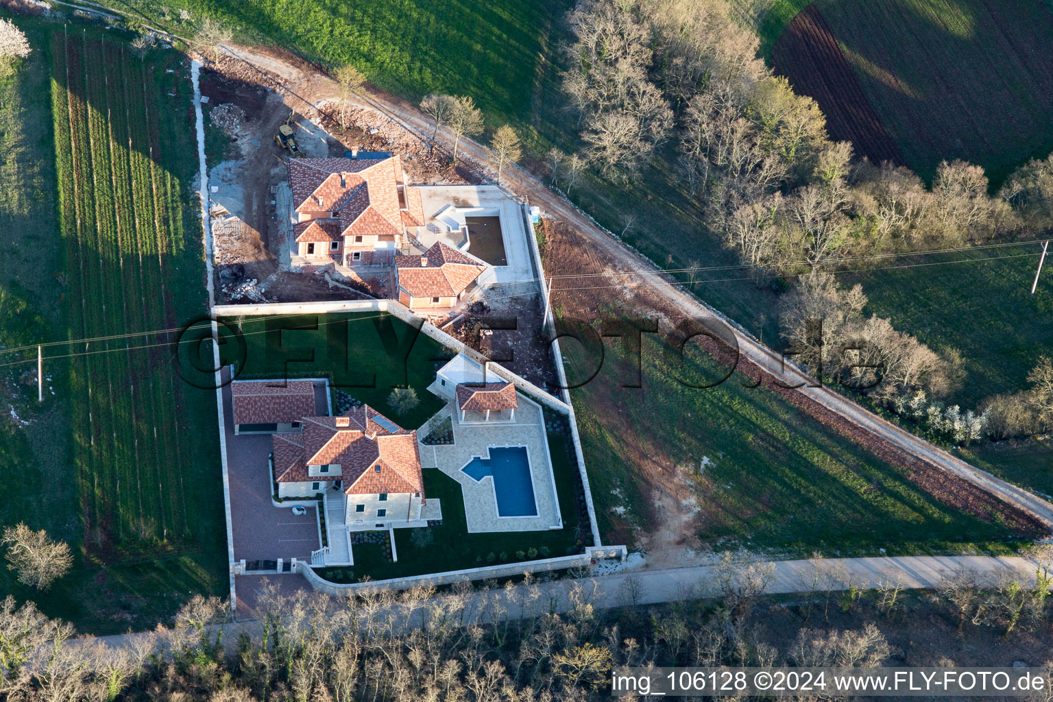 Vue aérienne de Srbinjak dans le département Gespanschaft Istrien, Croatie