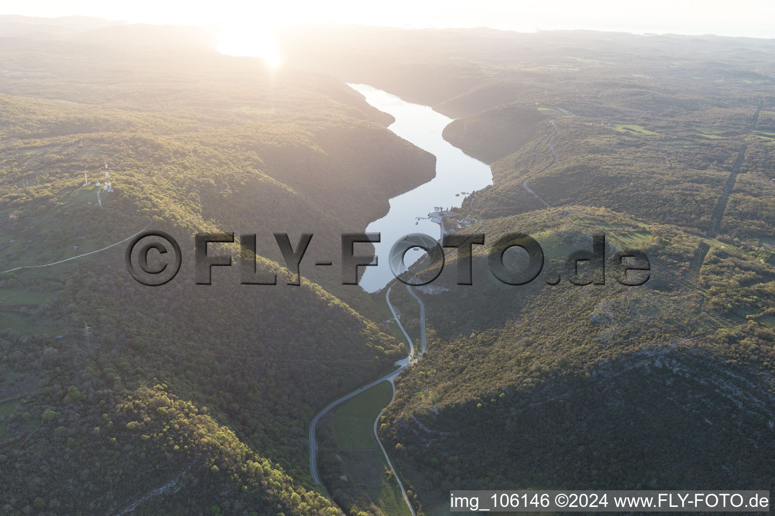 Vue d'oiseau de Jural dans le département Gespanschaft Istrien, Croatie