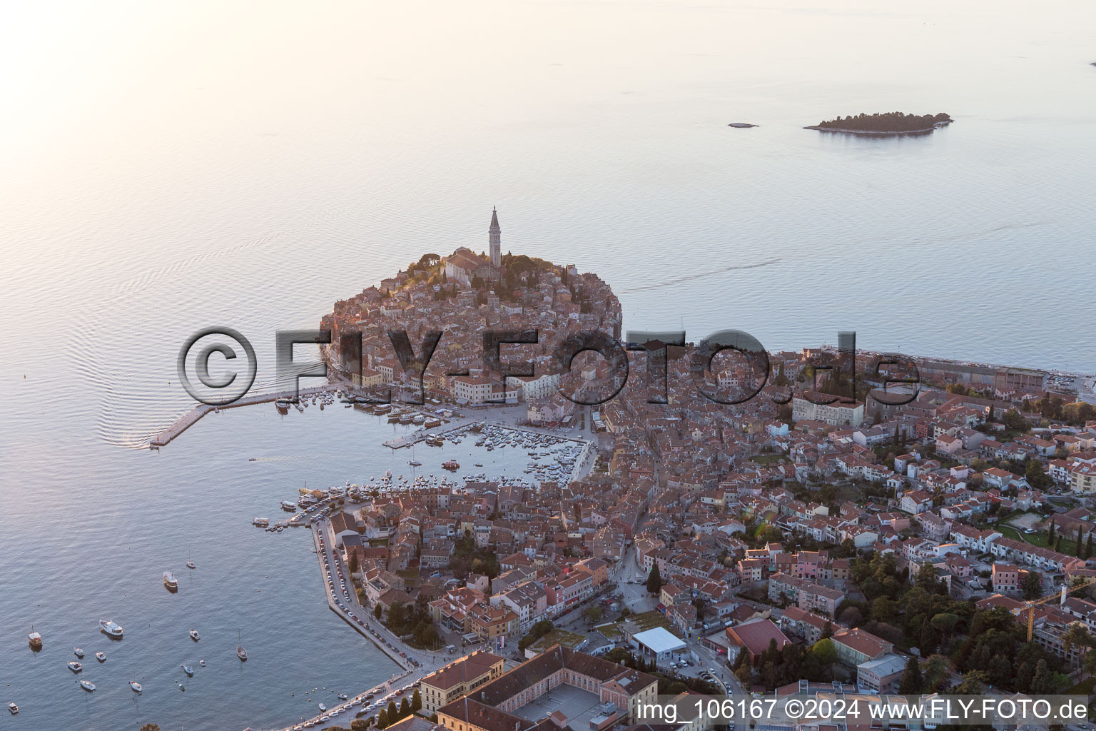 Vue d'oiseau de Rovinj dans le département Istrie, Croatie