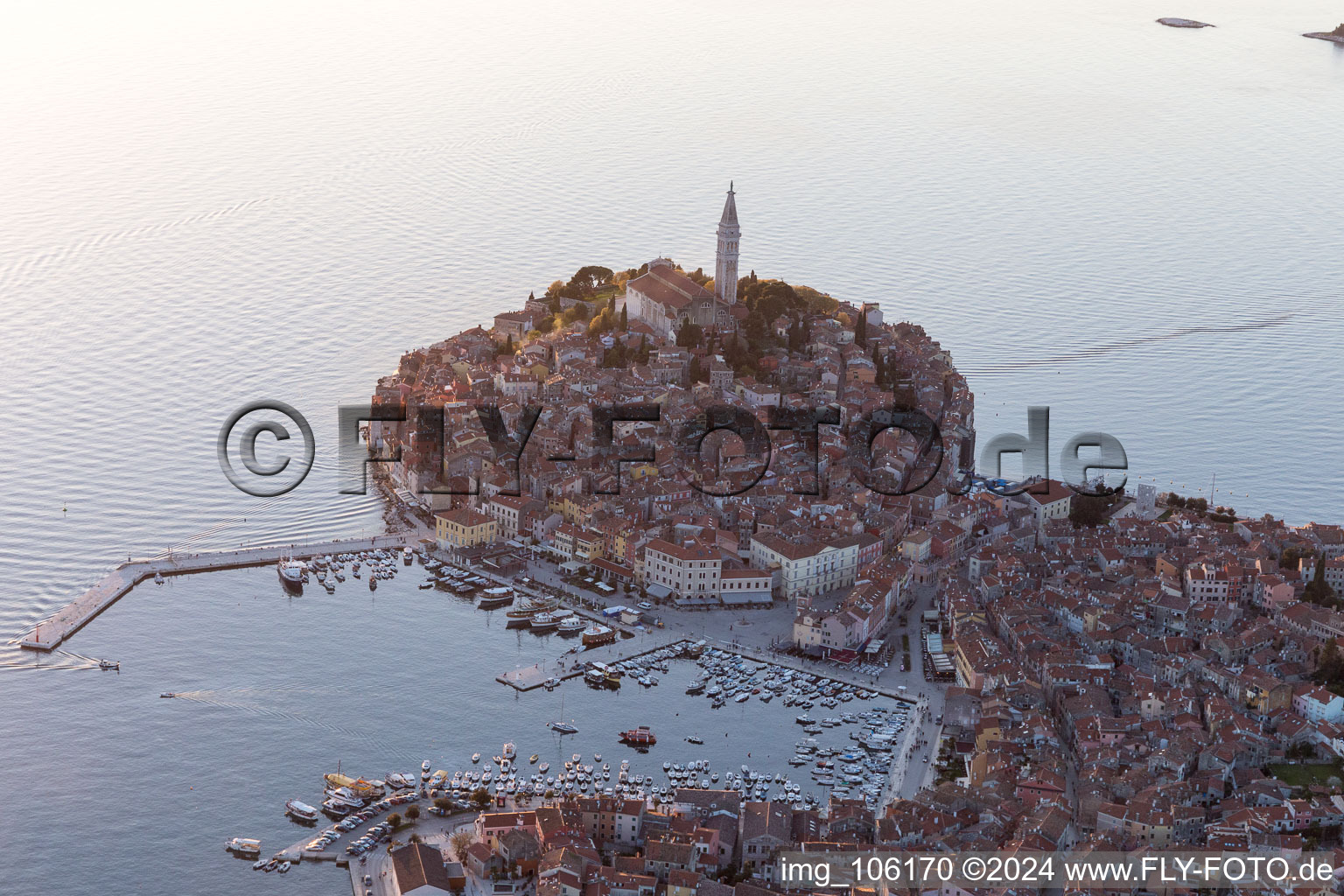 Rovinj dans le département Gespanschaft Istrien, Croatie d'un drone