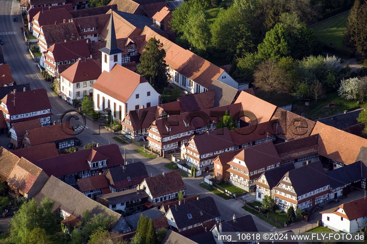 Seebach dans le département Bas Rhin, France depuis l'avion