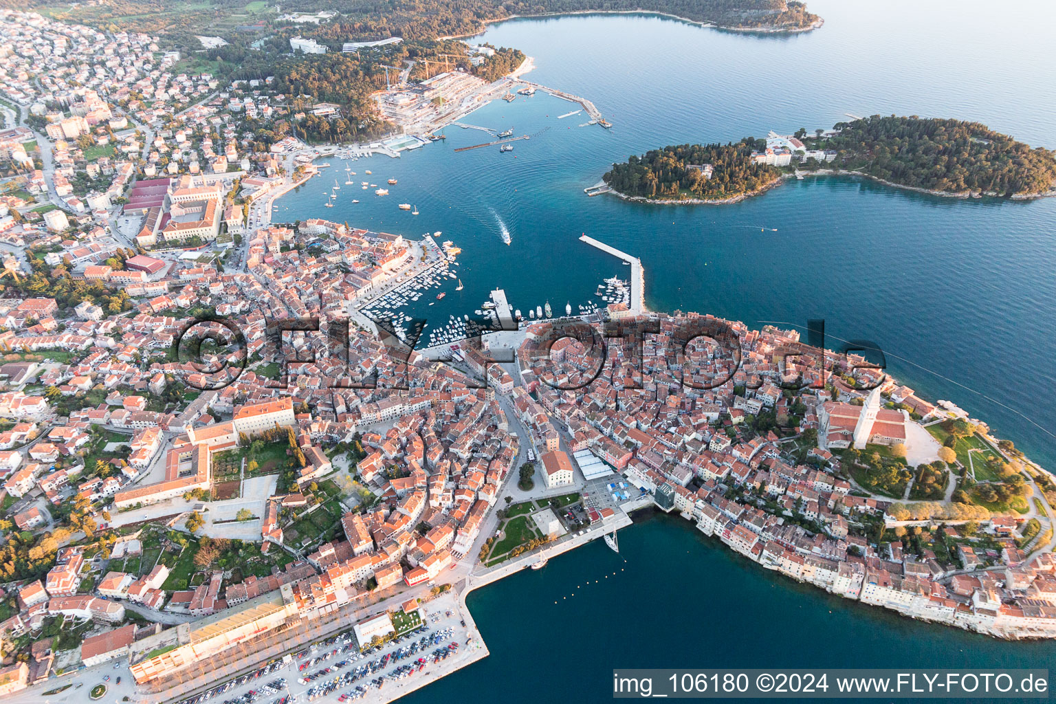 Rovinj dans le département Gespanschaft Istrien, Croatie depuis l'avion