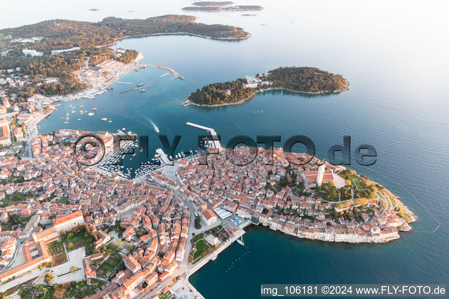 Vue d'oiseau de Rovinj dans le département Gespanschaft Istrien, Croatie