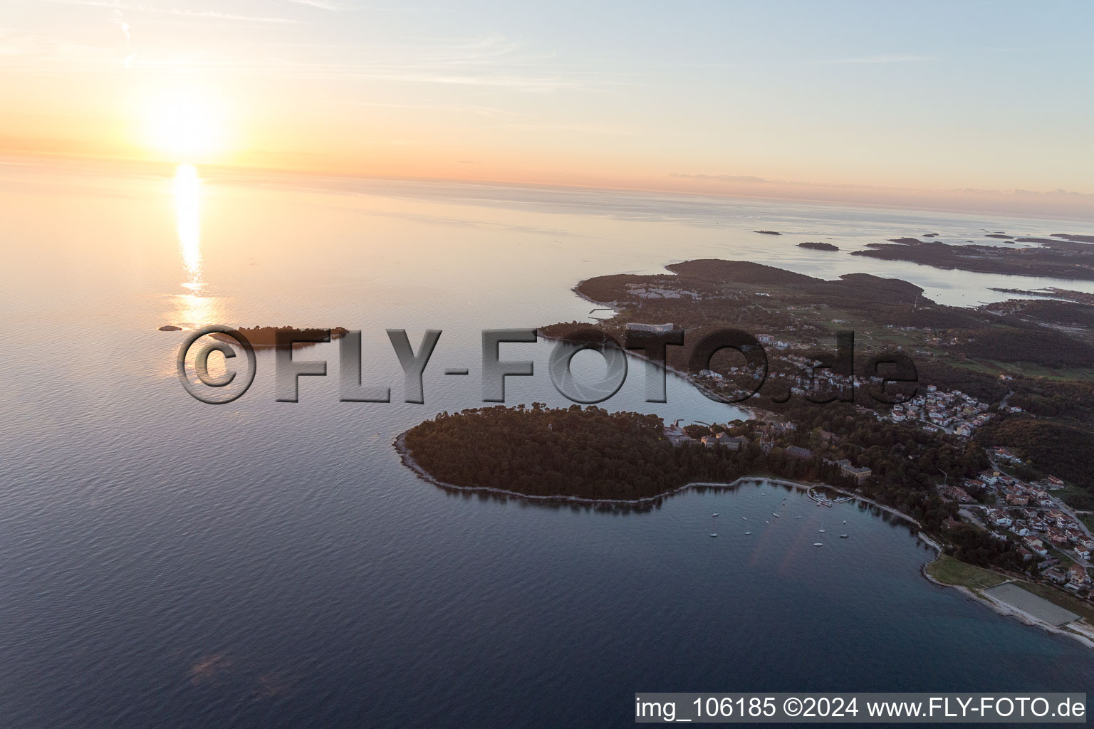 Rovinj dans le département Gespanschaft Istrien, Croatie du point de vue du drone