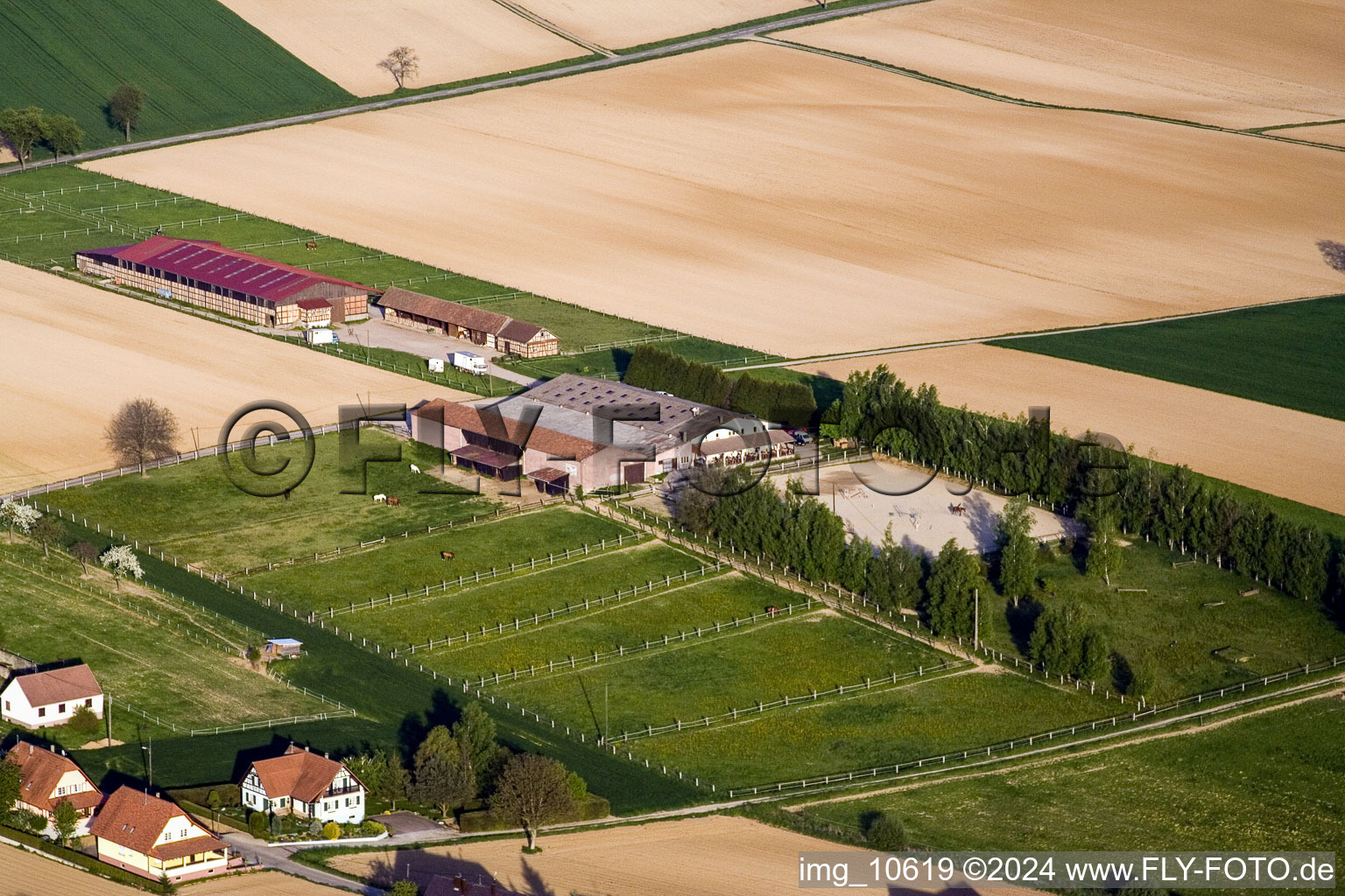 Vue aérienne de Ranch à Seebach dans le département Bas Rhin, France