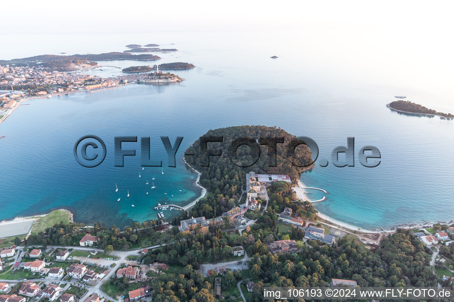 Rovinj dans le département Gespanschaft Istrien, Croatie depuis l'avion