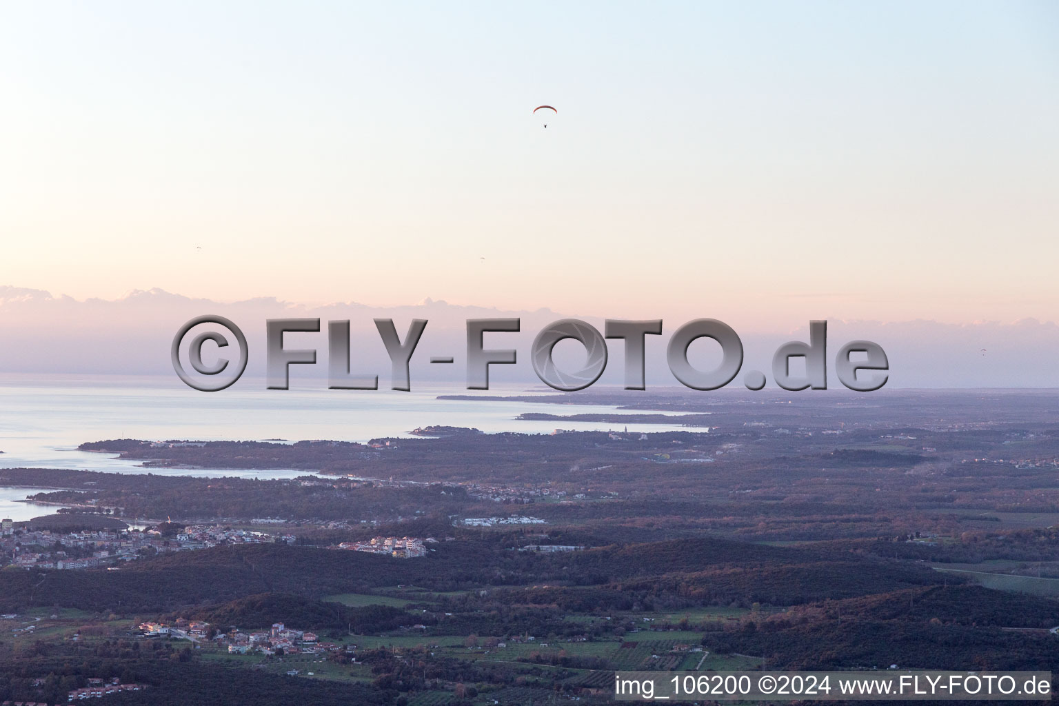 Rovinj dans le département Gespanschaft Istrien, Croatie du point de vue du drone