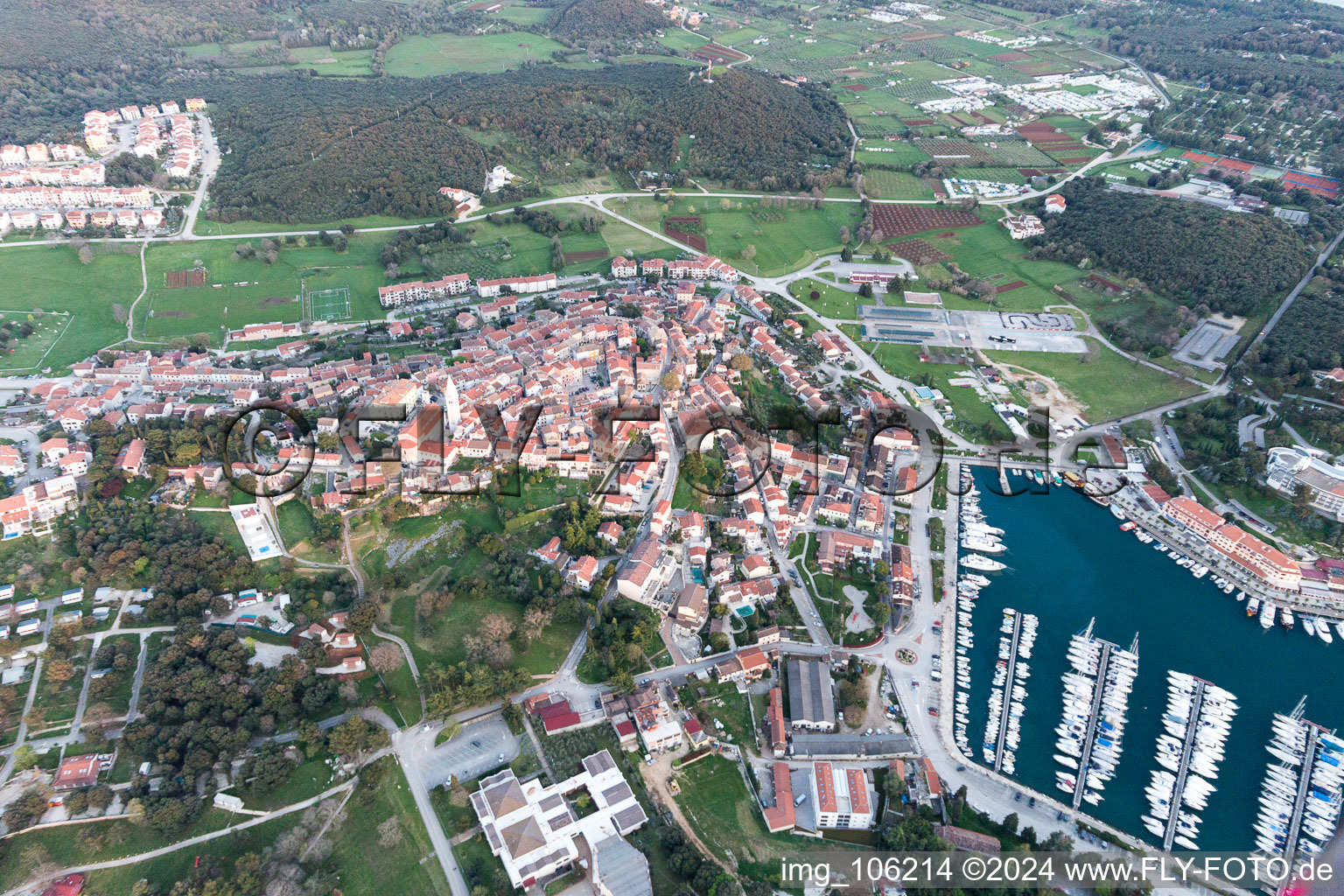 Vue d'oiseau de Vrsar dans le département Gespanschaft Istrien, Croatie