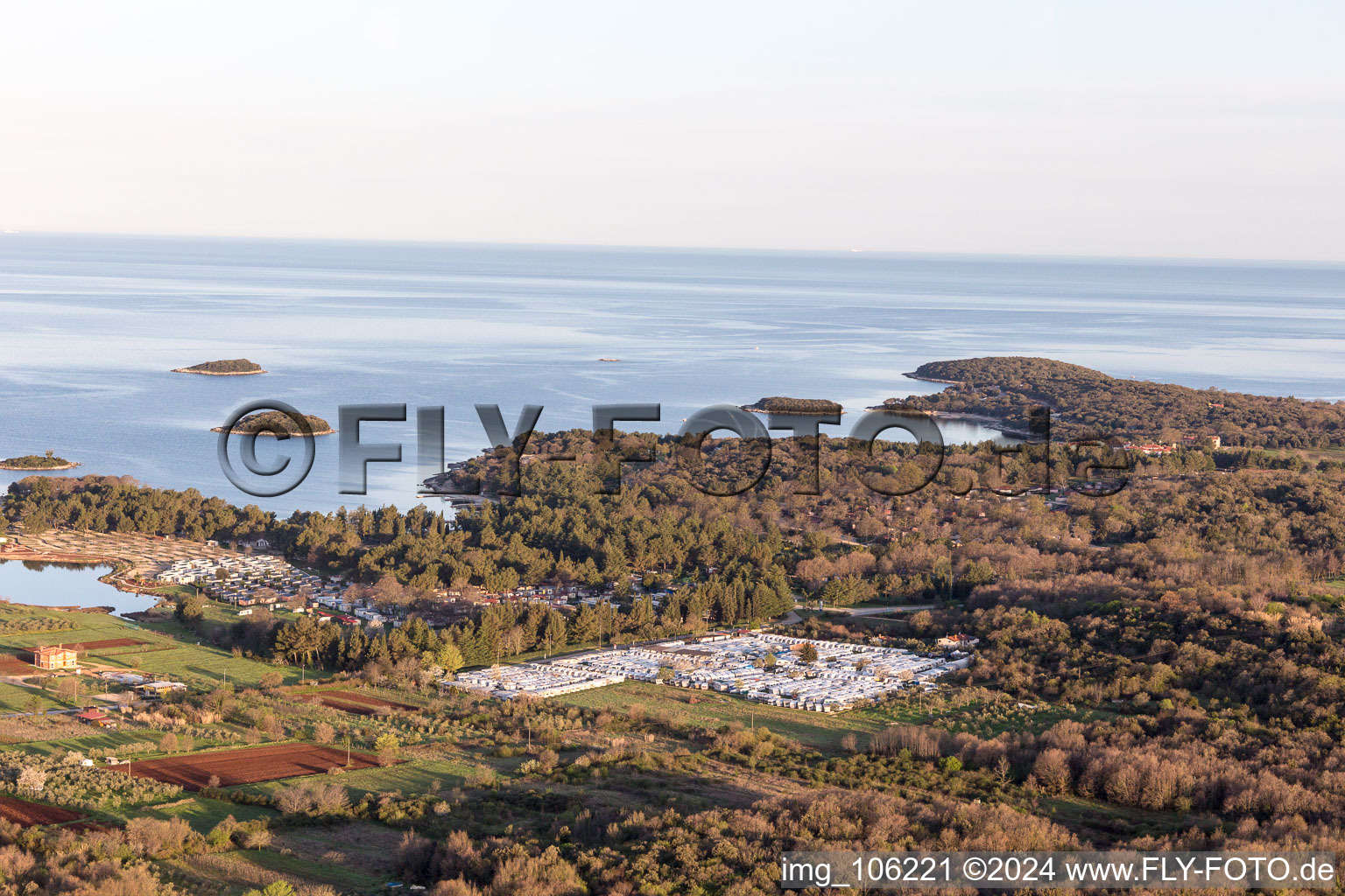 Vue d'oiseau de Stancija Valkanela dans le département Gespanschaft Istrien, Croatie