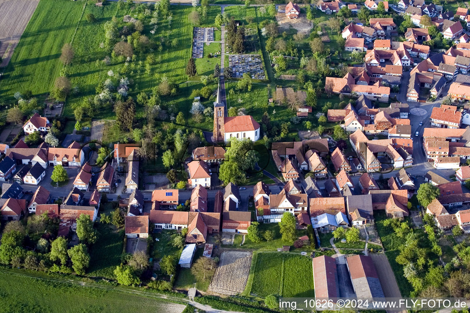 Hunspach dans le département Bas Rhin, France depuis l'avion