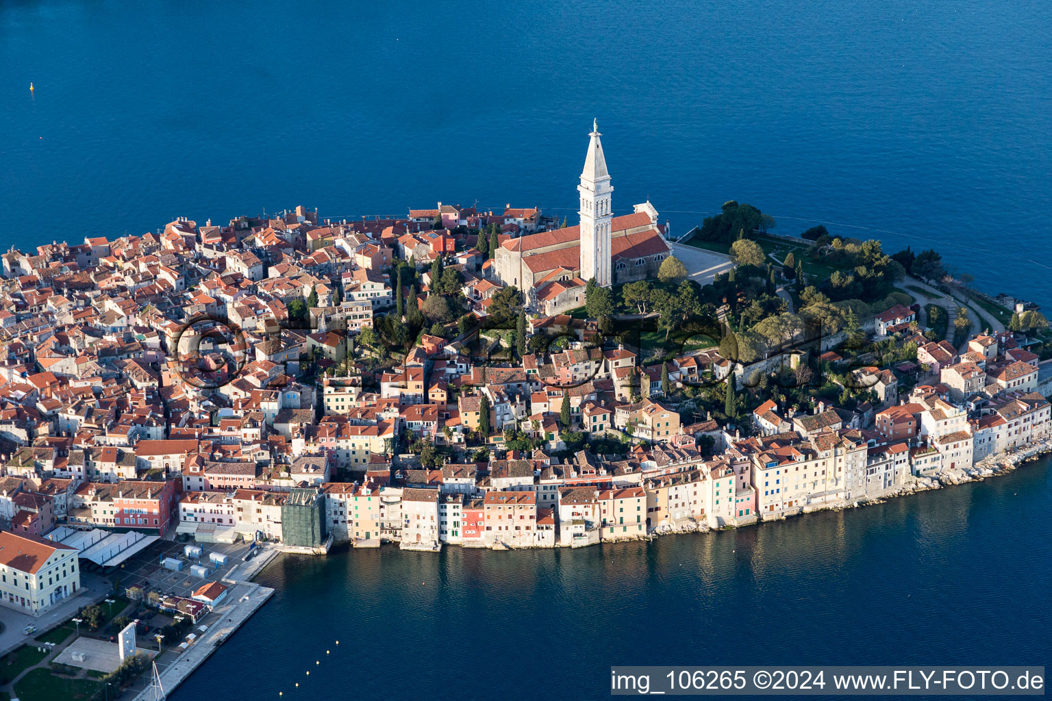 Vue d'oiseau de Rovinj dans le département Gespanschaft Istrien, Croatie