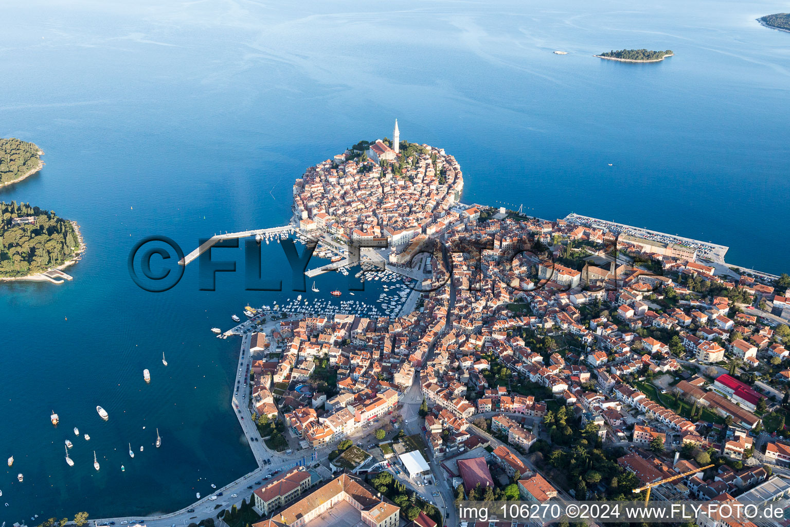 Rovinj dans le département Gespanschaft Istrien, Croatie du point de vue du drone