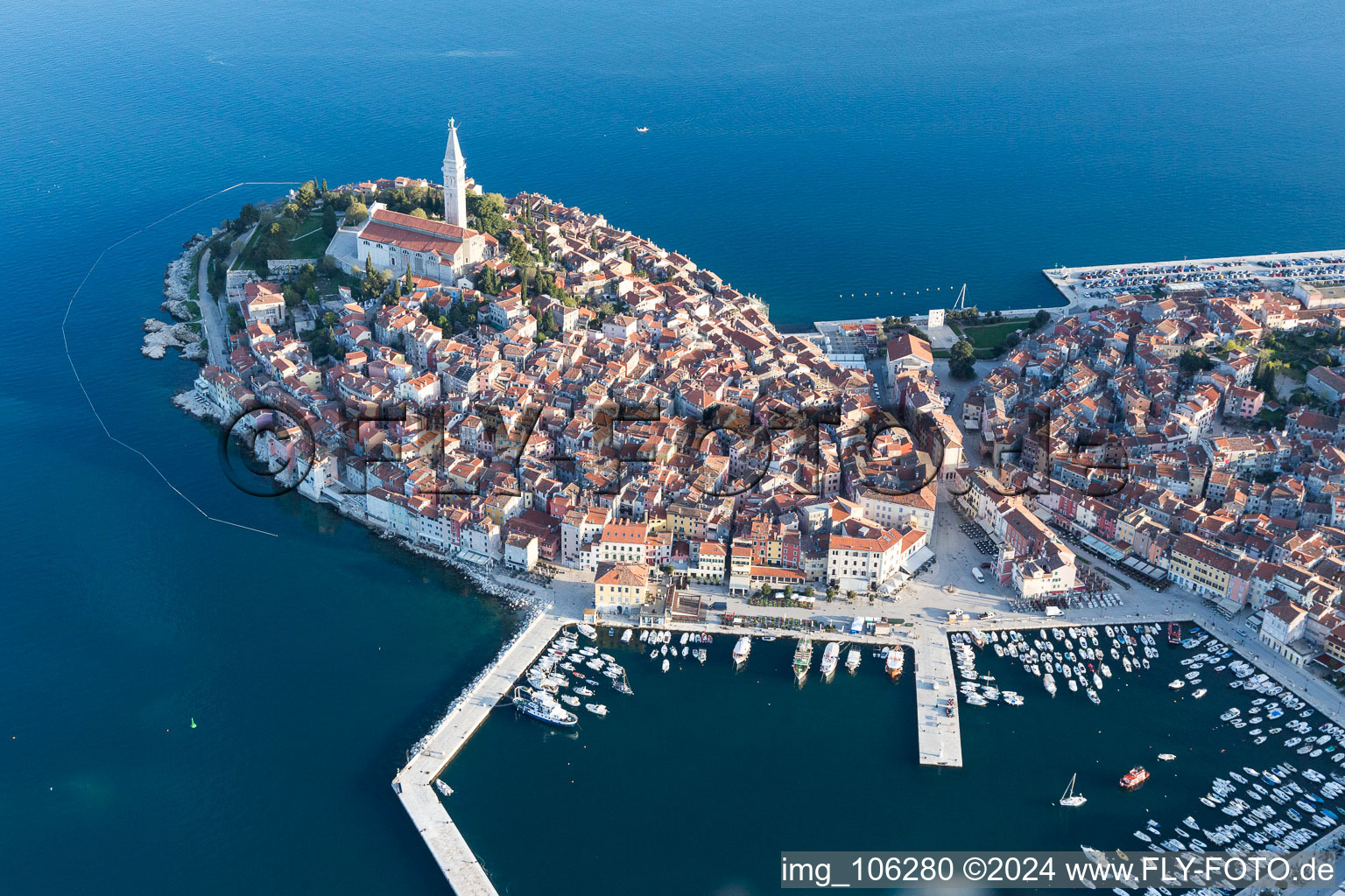 Rovinj dans le département Gespanschaft Istrien, Croatie depuis l'avion