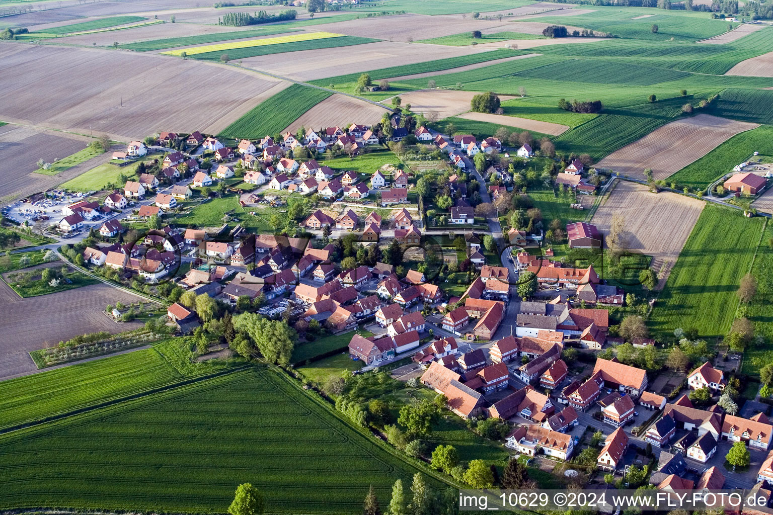 Hunspach dans le département Bas Rhin, France vue du ciel