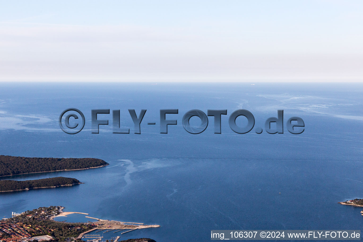 Vrsar dans le département Gespanschaft Istrien, Croatie du point de vue du drone