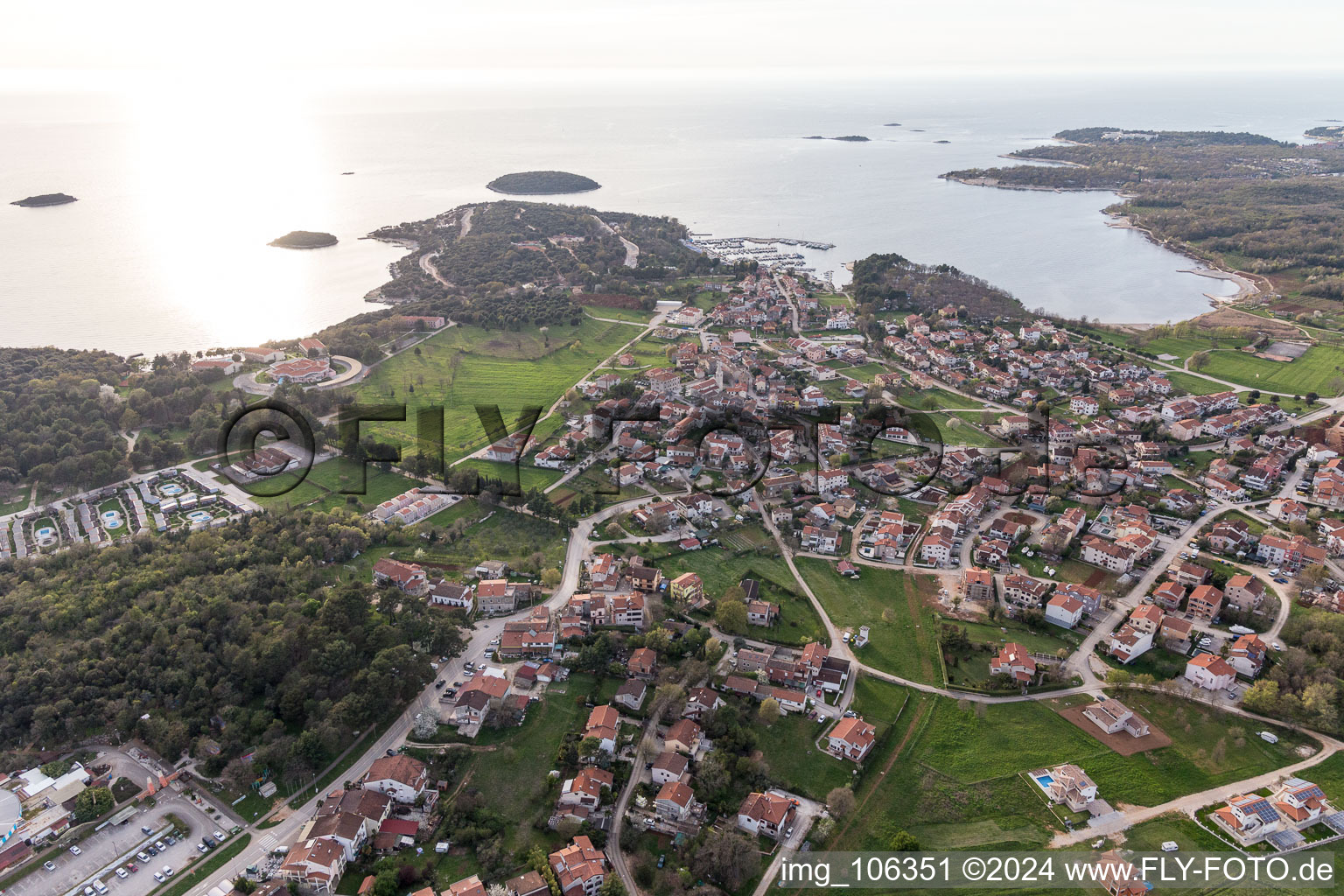 Vue oblique de Funtana dans le département Gespanschaft Istrien, Croatie