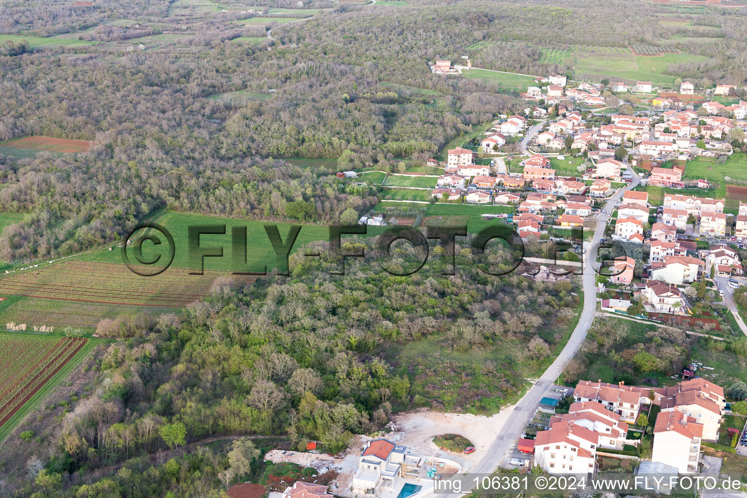 Vue aérienne de Vrvari dans le département Gespanschaft Istrien, Croatie