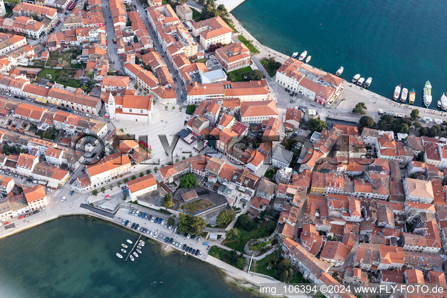 Vue oblique de Poreč dans le département Gespanschaft Istrien, Croatie