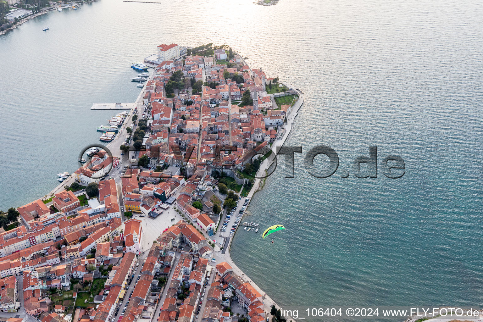 Poreč dans le département Gespanschaft Istrien, Croatie vue du ciel